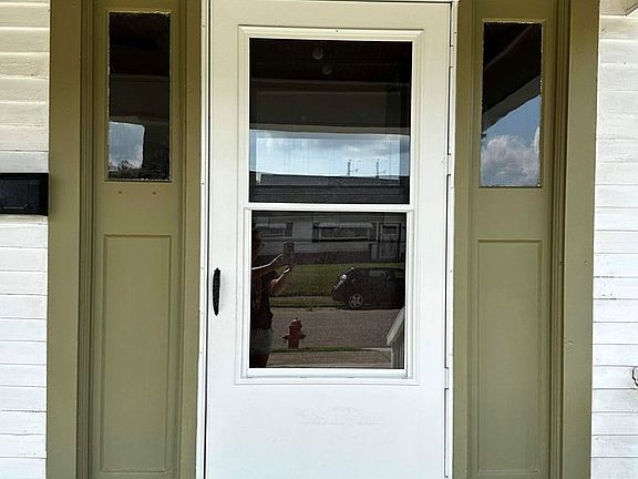 3rd image of 2901 Gilbert Ave
