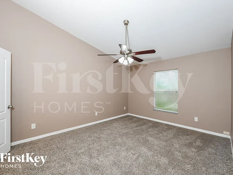 325 Crabtree Ave — Photo 7