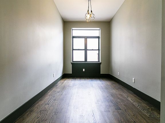 003_207_Ralph_Avenue-2