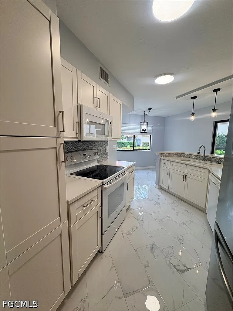 2 bed, 2.0 bath, 1240 sqft, $2,400 — Photo 3