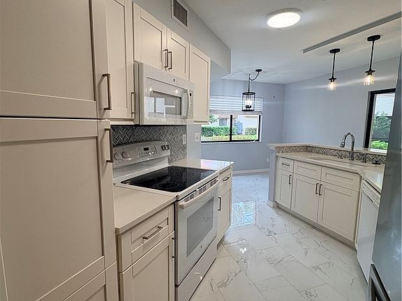 3rd image of 47 Bennington Dr APT 3