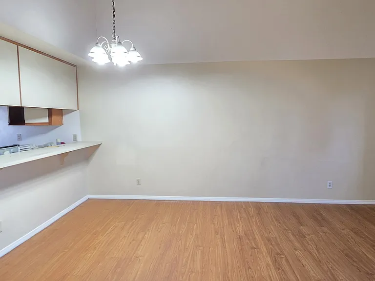 1026 Saint Louis Ave — Photo 3