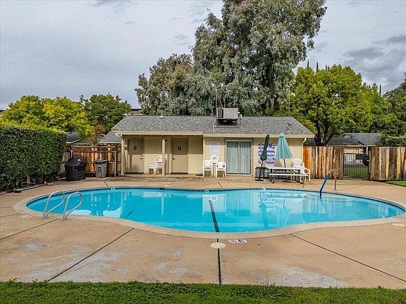4th image of 1833 Del Mar Ave