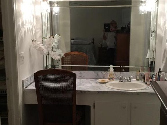 5th image of 108 Greenbrier B