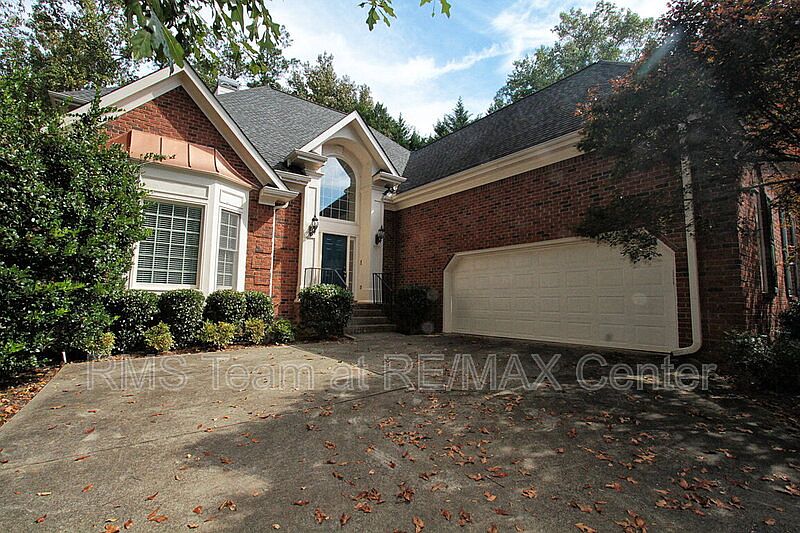 1st image of 800 Chelsea Park Dr