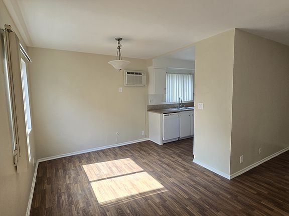 Sunny Diningroom!