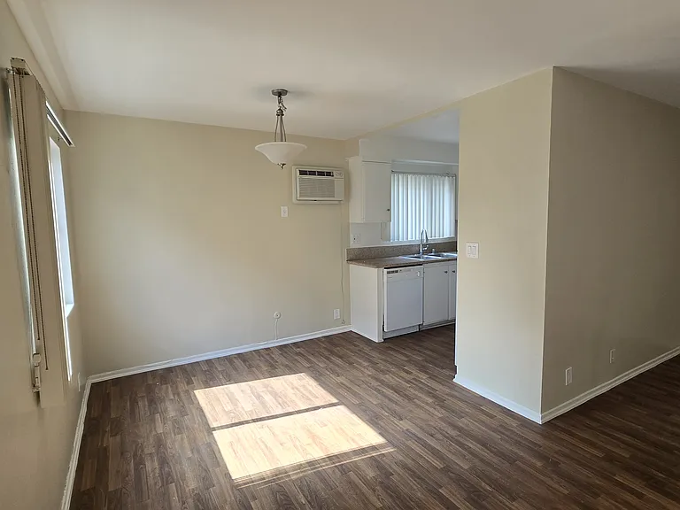 Sunny Diningroom!