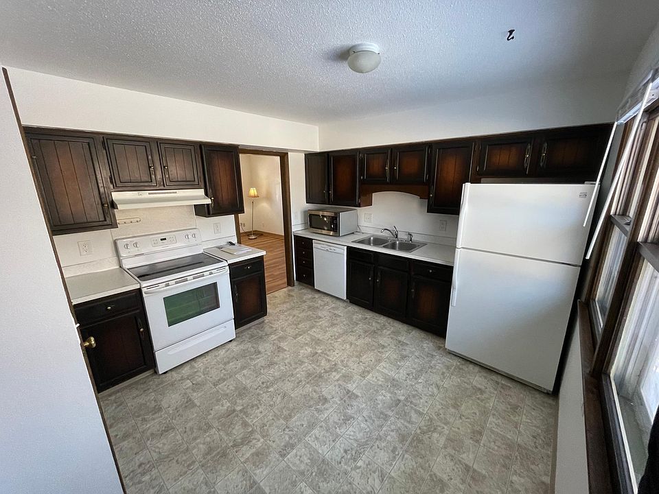 Kitchen includes a dishwasher!