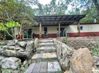 1295C Little Creek Rd, Mountain Grove, MO 65711