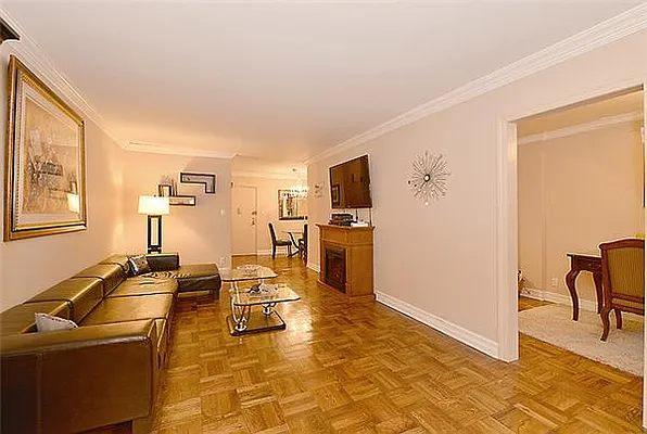 Sold by R New York | media 6