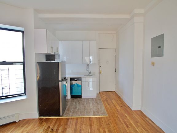 2nd image of 1064 Sheridan Ave APT 5C