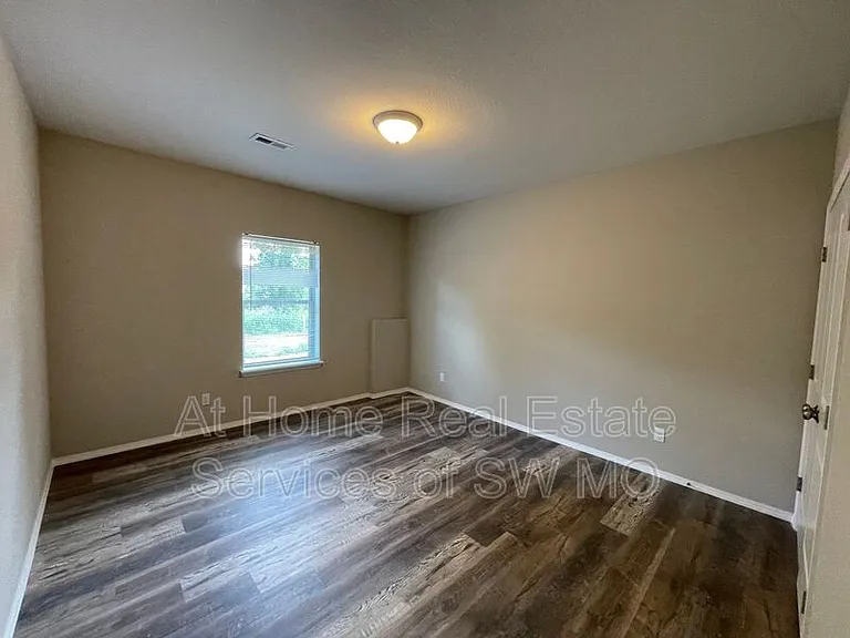 3921 W Linwood St — Photo 15