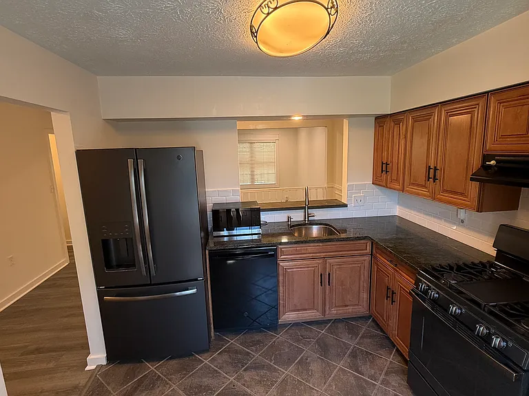 19517 White Saddle Dr — Photo 3