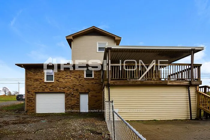 3 bed, 2.0 bath, 1700 sqft, $2,195 — Photo 2