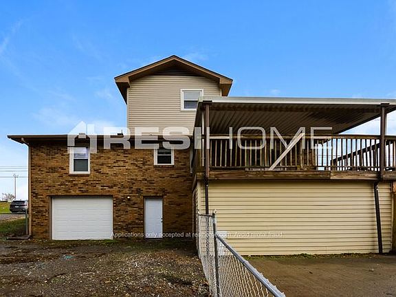 2nd image of 2592 Fairview Blvd