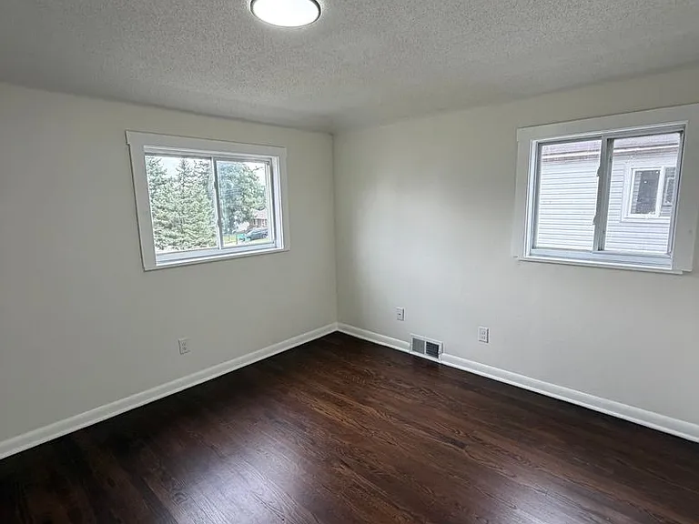 959 Racine Ave — Photo 13
