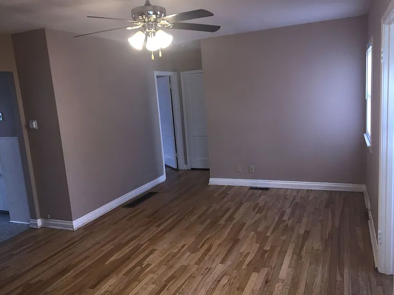 Hillcrest Apartments — Photo 14