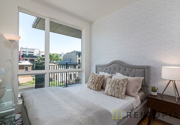 3rd image of 824 Lexington Ave #2I