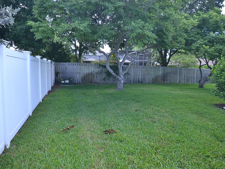 2357 White Oak Cir — Photo 39