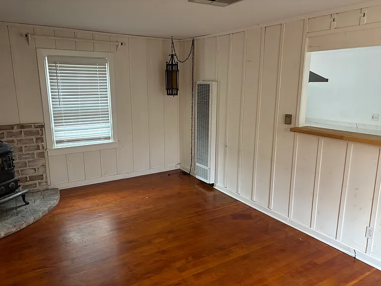 10022 Leona St — Photo 5