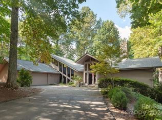 101 Tall Oak Ln, Flat Rock, NC 28731