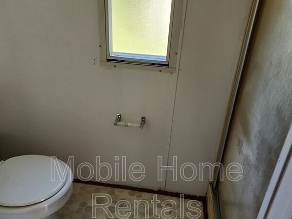 5th image of 2293 W Wade Ave
