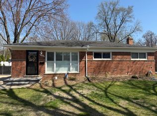 1380 Sycamore Dr, Rochester, MI 48307