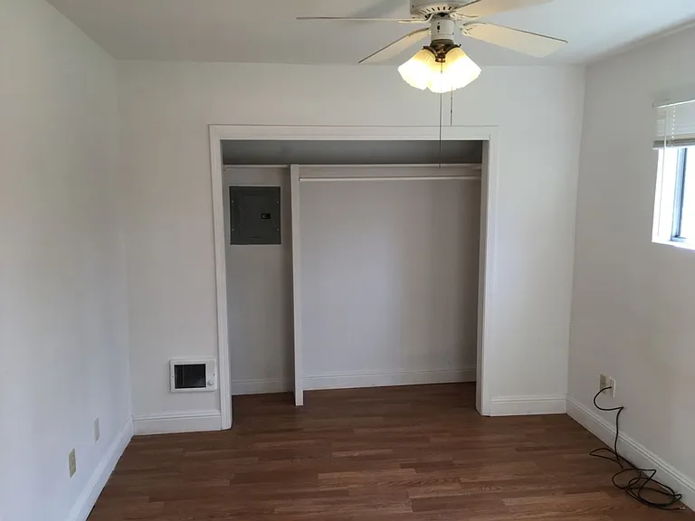 2435 Lakeshore Blvd — Photo 7