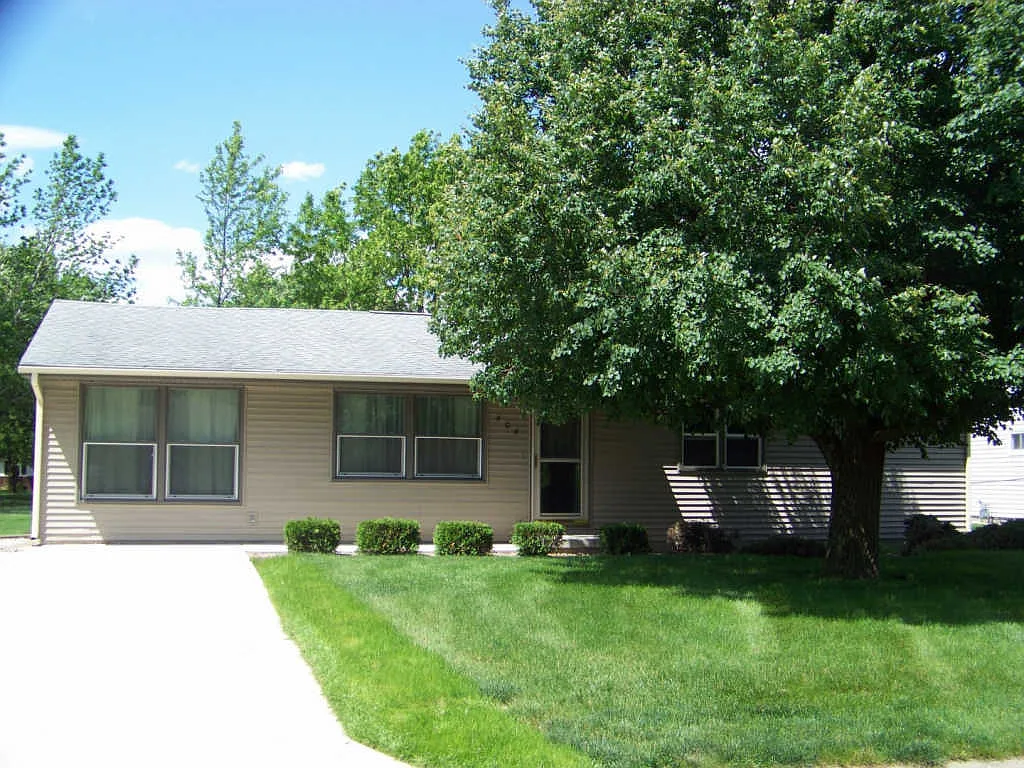 404 Meadow Cir photo 1