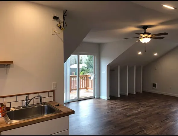235B NE Metcalf Ave #B — Photo 4