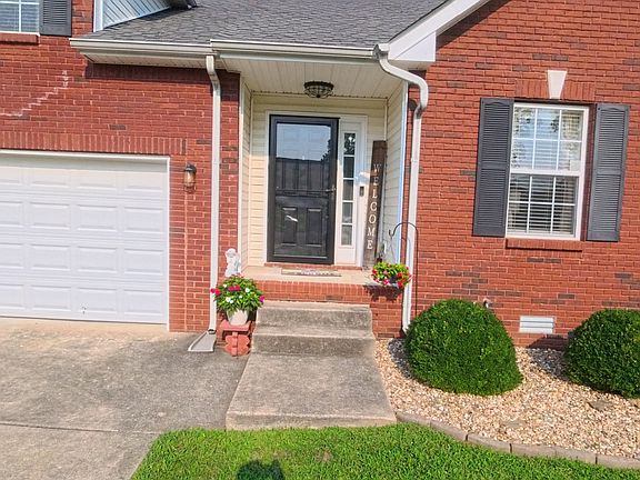 3rd image of 1464 Cedar Springs Cir