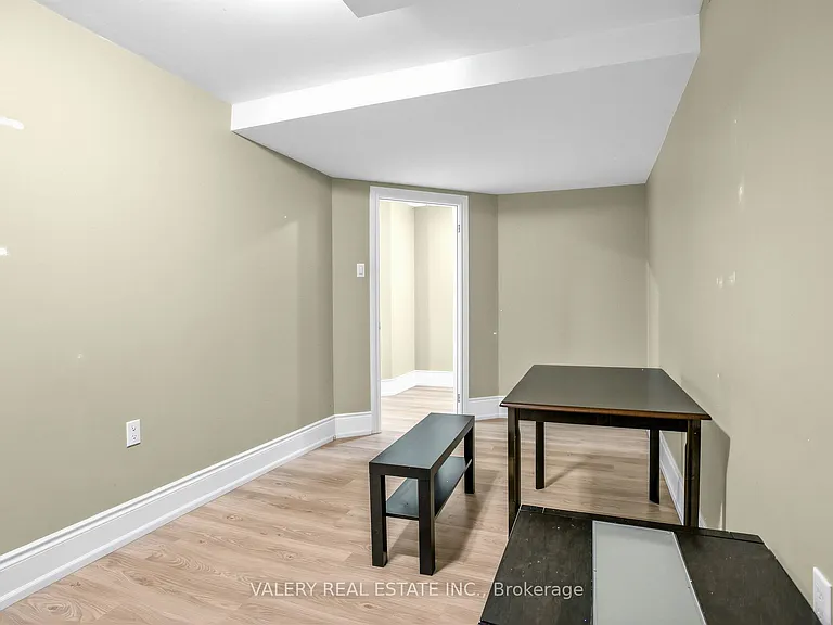 133 Meadowvale Dr #LOWER — Photo 5