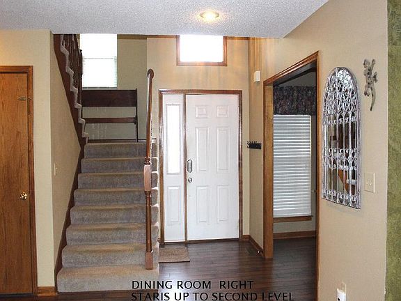 entry way w/open access