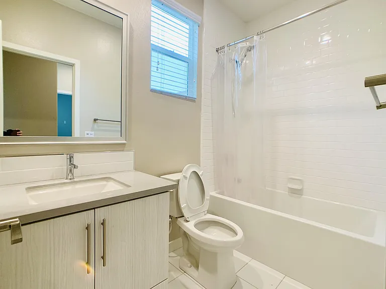 810 Beacon — Photo 18