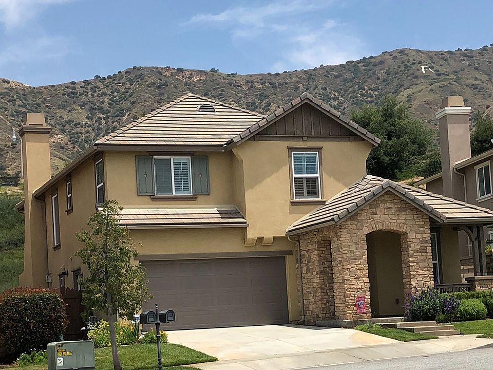 1st image of 611 E Gardenia Dr