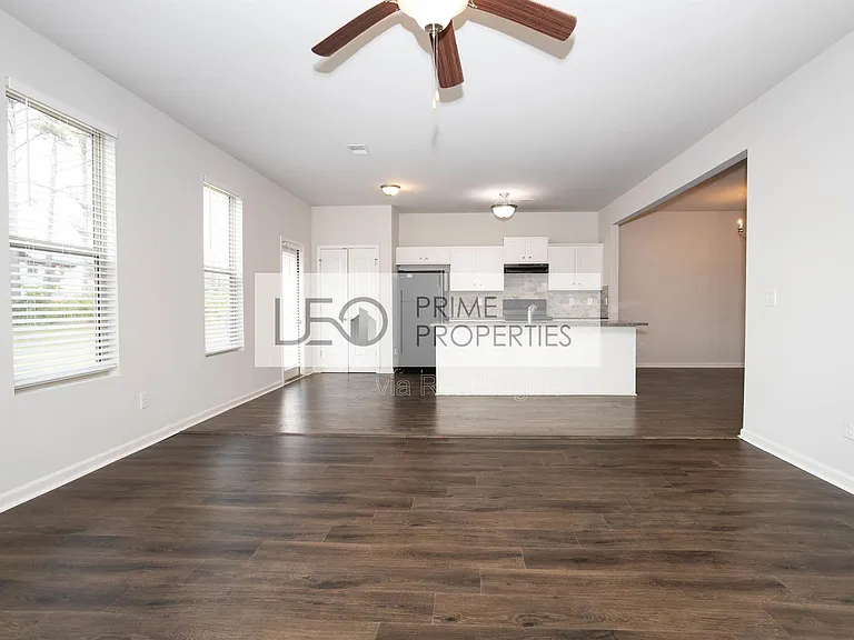 156 Daisy Cir — Photo 3