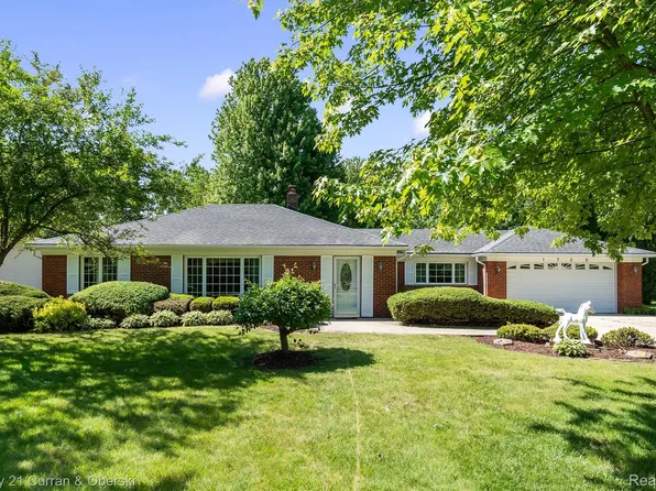 1720 Willowood Rd, Rochester Hills, MI 48307