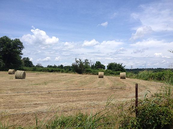 5th image of 9016 Hwy 71 North