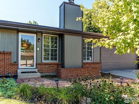 3rd image of 1016 Banyan Ct