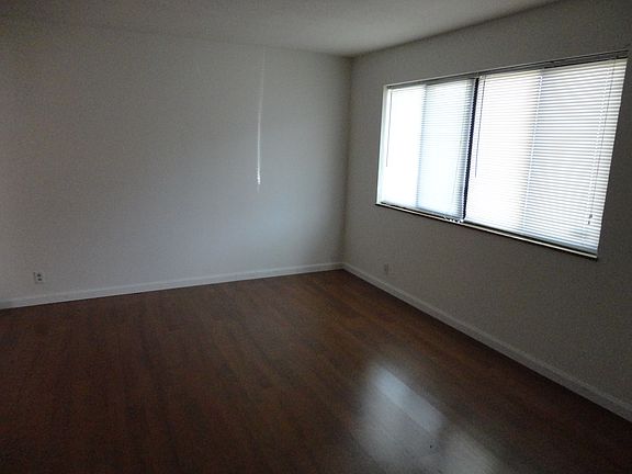 2nd image of 10760 Tropic Dr