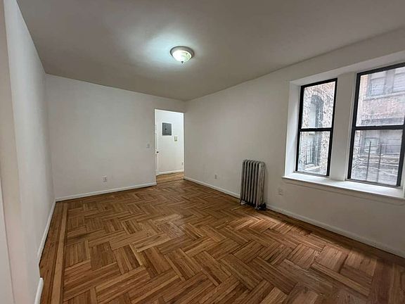 2nd image of 2079-2085 Morris Ave