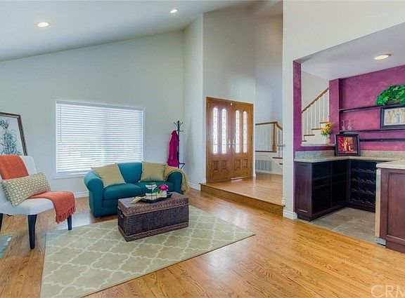 The dramatic entry with vaulted ceilings welcomes you as you walk in the front door.