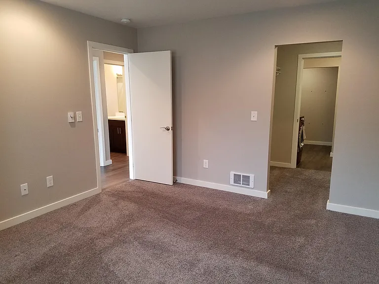 265 NE Alder St — Photo 9