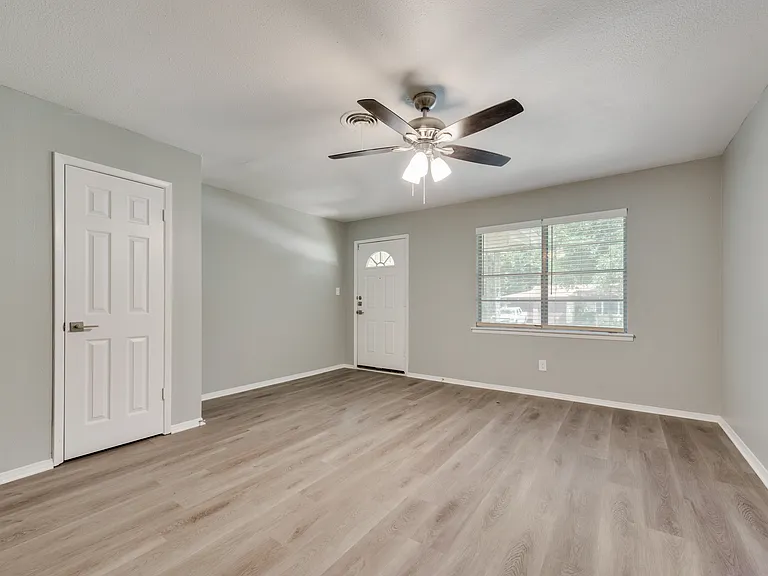 113 N Wisteria St — Photo 15