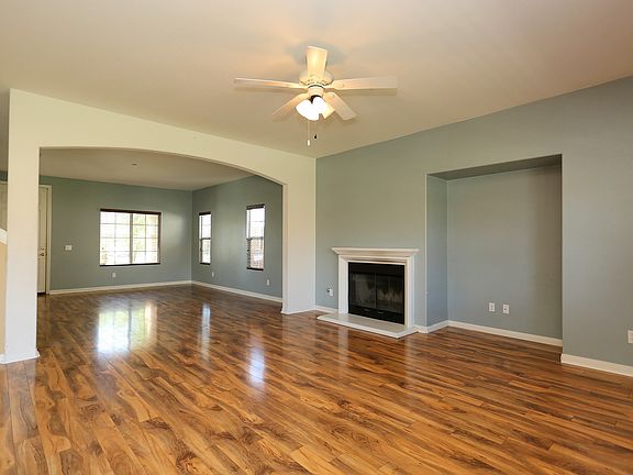 4th image of 16556 Montgomery Ct