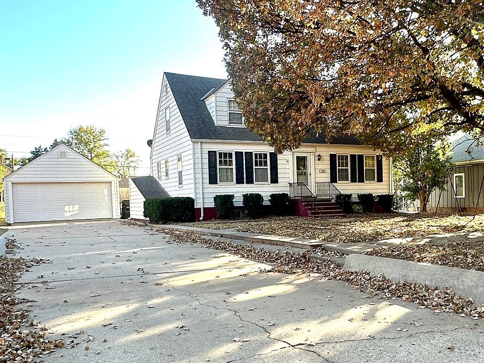 1st image of 209 W 1st Ave