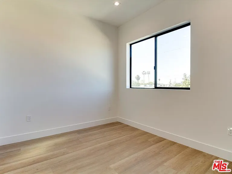 2817 1/2 S Redondo Blvd — Photo 20