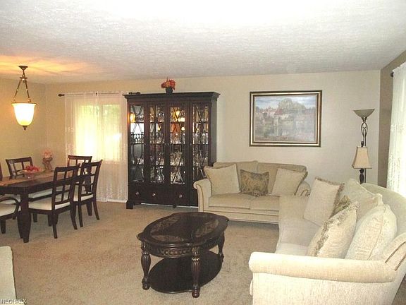 5th image of 12560 Pinebrook Dr