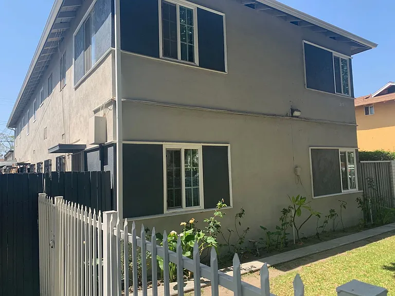 319 N Rose St — Photo 2