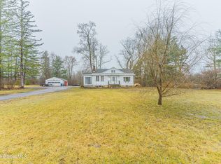 929 Pearse Rd, Niskayuna, NY 12309